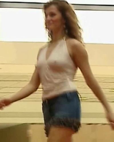 Tuğba Özay seksi ifşa fotoğrafı 11 — Hard Visible Nipples (2022)
