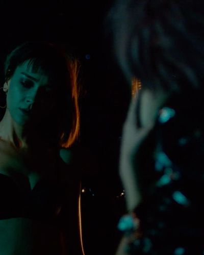Türkü Turan seksi ifşa fotoğrafı 2 — Yaşamayanlar (2018)