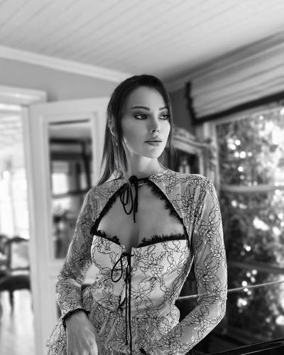 Tuvana Türkay seksi ifşa fotoğrafı 33
