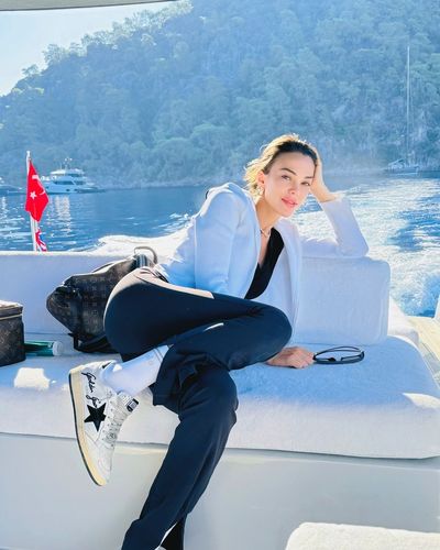 Tuvana Türkay seksi ifşa fotoğrafı 37