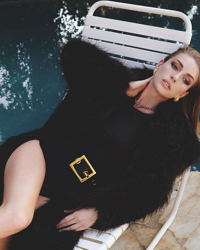 Yasemin Kay Allen seksi ifşa fotoğrafı 106