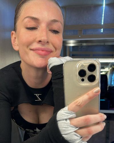 Yasemin Kay Allen seksi ifşa fotoğrafı 162