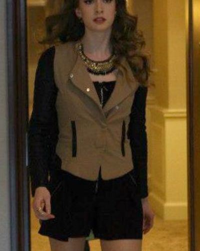 Yasemin Kay Allen seksi ifşa fotoğrafı 240