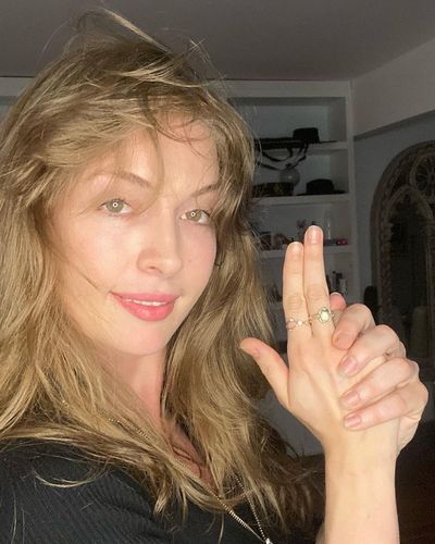 Yasemin Kay Allen seksi ifşa fotoğrafı 250