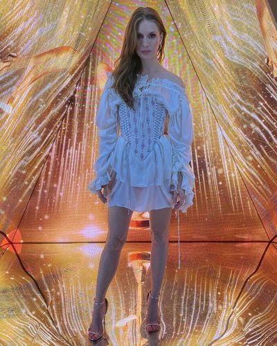 Yasemin Kay Allen seksi ifşa fotoğrafı 256