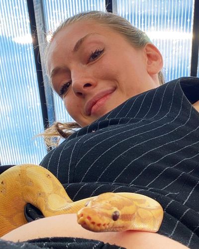 Yasemin Kay Allen seksi ifşa fotoğrafı 320