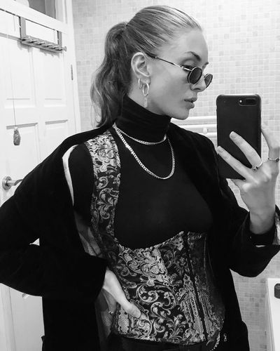 Yasemin Kay Allen seksi ifşa fotoğrafı 344