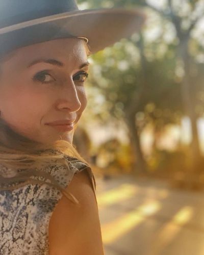 Yasemin Kay Allen seksi ifşa fotoğrafı 349