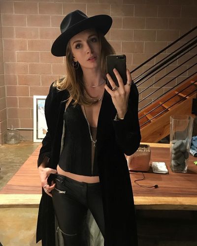 Yasemin Kay Allen seksi ifşa fotoğrafı 367