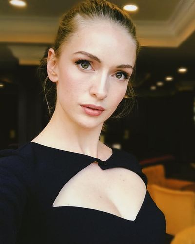 Yasemin Kay Allen seksi ifşa fotoğrafı 373