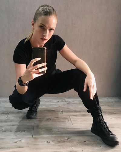 Yasemin Kay Allen seksi ifşa fotoğrafı 387