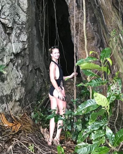 Yasemin Kay Allen seksi ifşa fotoğrafı 392