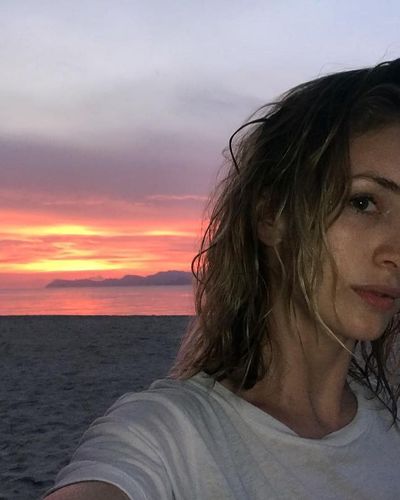 Yasemin Kay Allen seksi ifşa fotoğrafı 396