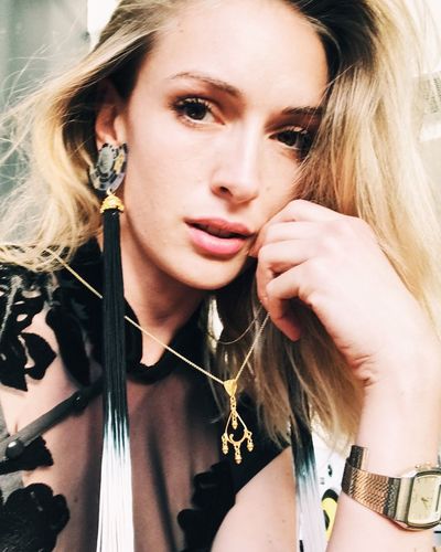Yasemin Kay Allen seksi ifşa fotoğrafı 409