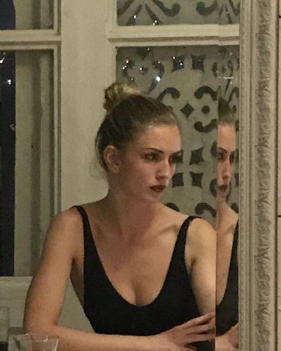 Yasemin Kay Allen seksi ifşa fotoğrafı 410