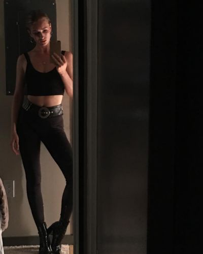 Yasemin Kay Allen seksi ifşa fotoğrafı 423