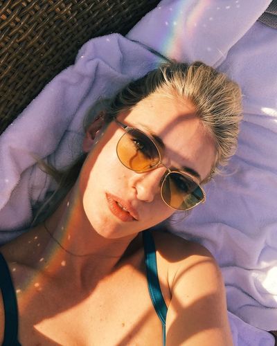 Yasemin Kay Allen seksi ifşa fotoğrafı 427