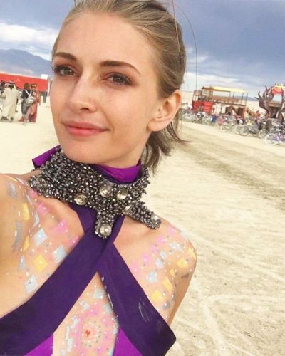 Yasemin Kay Allen seksi ifşa fotoğrafı 444