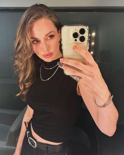 Yasemin Kay Allen seksi ifşa fotoğrafı 44