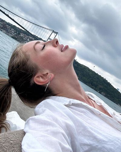 Yasemin Kay Allen seksi ifşa fotoğrafı 52