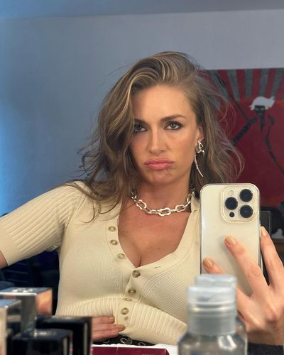 Yasemin Kay Allen seksi ifşa fotoğrafı 79