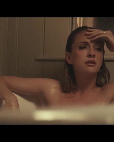 Yasemin Kay Allen seksi ifşa fotoğrafı 2 — Dorothys Theory (2018)