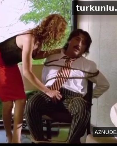 Yasemin Kozanoğlu seksi ifşa fotoğrafı 16 — Benden Ne Olur (2022)