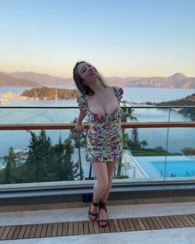 Yasmin Erbil seksi ifşa fotoğrafı 7