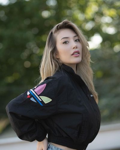 Yasmin Erbil seksi ifşa fotoğrafı 80