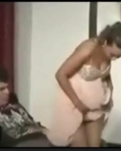 Yeliz Sar seksi ifşa fotoğrafı 10 — İşler Güçler (2003)