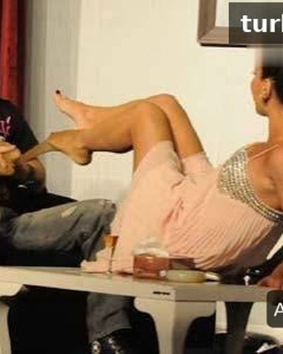 Yeliz Sar seksi ifşa fotoğrafı 20 — İşler Güçler (2003)