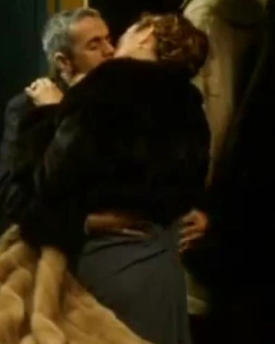 Zuhal Olcay seksi ifşa fotoğrafı 3 — Salkım Hanım'ın Taneleri (1999)